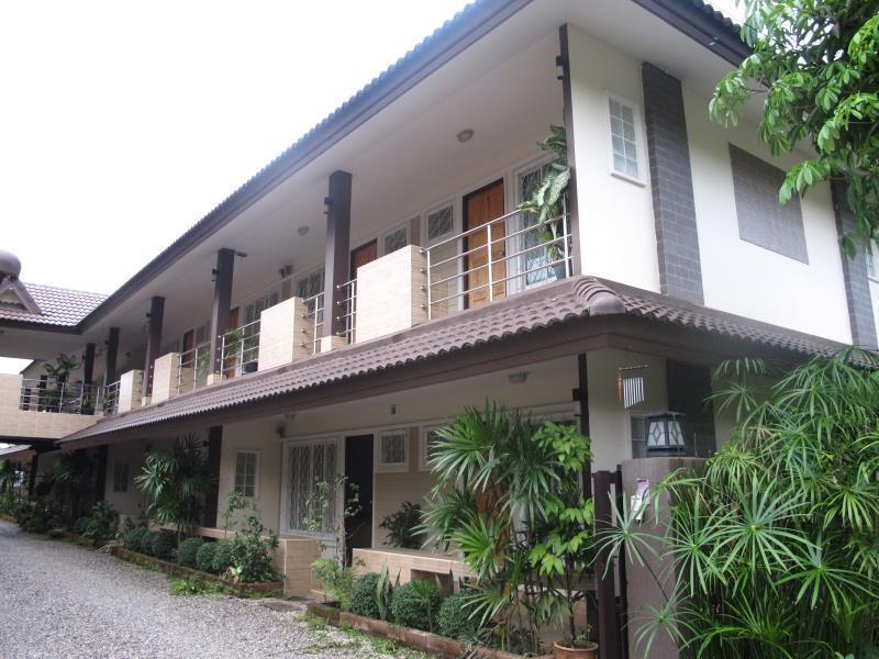 M&J House Hotel Chiang Rai Exterior photo